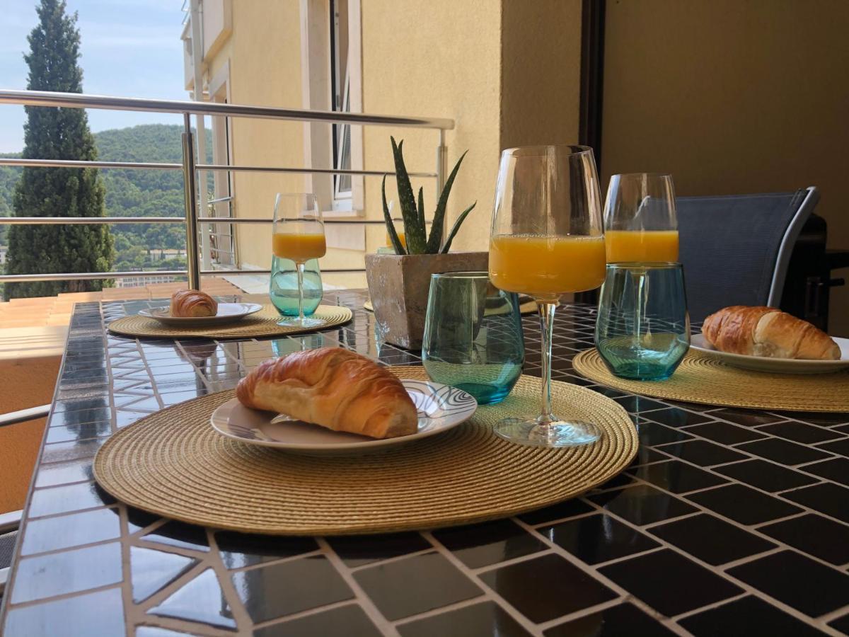 Blue Dream - Stylish Apt With Stunning Sea View Дубровник Екстериор снимка